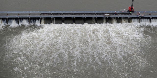 Workers open bays of the Bonnet Carre Spillway to divert rising water from the Mississippi River to Lake Pontchartrain, upriver from New Orleans, in Norco, Louisiana, on May 10, 2019.