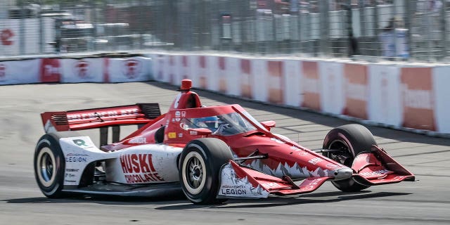 El piloto de Huski Chocolate Chip Ganassi Racing, Marcus Ericsson, acelera en la curva 2 en camino a ganar el Gran Premio de Automovilismo de San Petersburgo el domingo 5 de marzo de 2023 en San Petersburgo, Florida. 