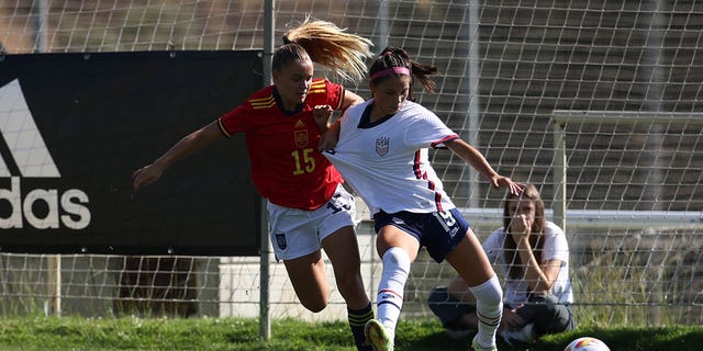 Melanie Bárcenas of US Soccer U17 and Sara Ortega of Spain U17 in action during their match at Ciudad del Futbol on August 25, 2022 in Madrid.