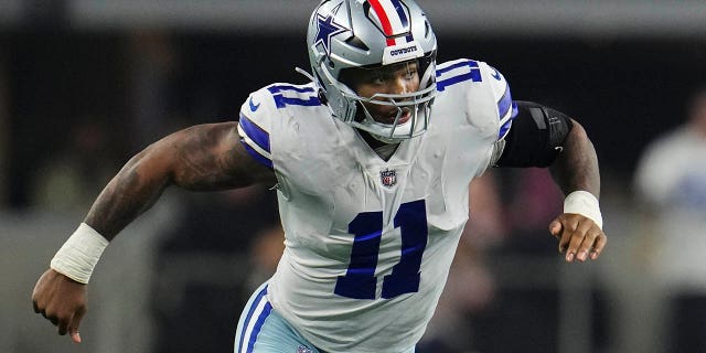 Micah Parsons de los Dallas Cowboys defiende contra los Indianapolis Colts en el AT&T Stadium el 4 de diciembre de 2022 en Arlington, Texas.