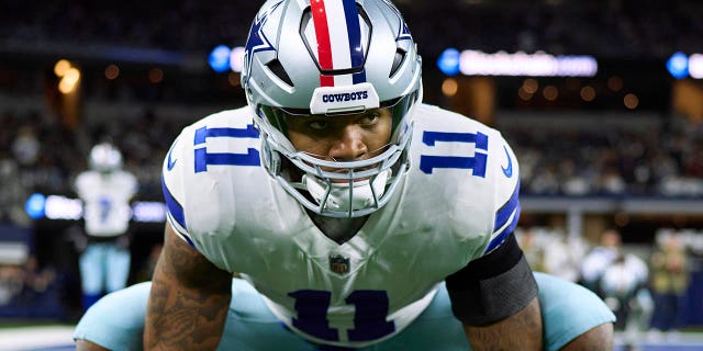 Micah Parsons de los Dallas Cowboys se calienta antes del partido de los Indianapolis Colts el 4 de diciembre de 2022 en Arlington, Texas.