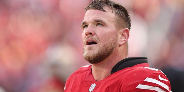 Mike McGlinchey des 49ers de San Francisco lors du match des Washington Commanders au Levi's Stadium le 24 décembre 2022 à Santa Clara, en Californie.