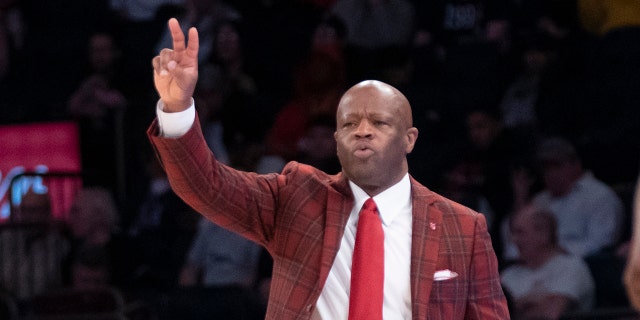 St. John's Red Storm head coach Mike Anderson signals to his players during the Seton Hall Pirates game on Jan. 18, 2020, at Madison Square Garden in New York.
