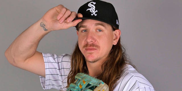 La lanzadora abridora de los Chicago White Sox Mike Clevinger (52) durante el día de la foto en Camelback Ranch, Glendale, AZ.