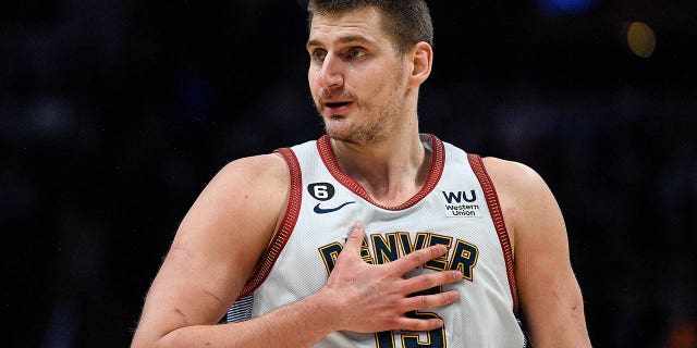 Reaksi Nikola Jokic dari Nuggets selama pertandingan Toronto Raptors di Ball Arena pada 6 Maret 2023, di Denver, Colorado.