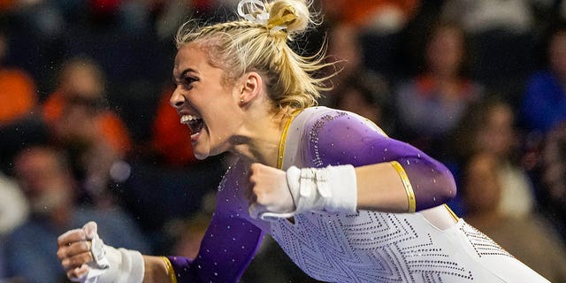 La gimnasta de LSU Tigers, Olivia Dunne, reacciona después de competir en el Campeonato de Gimnasia de la SEC en Gas South Arena en Duluth, Georgia, el 18 de marzo de 2023.