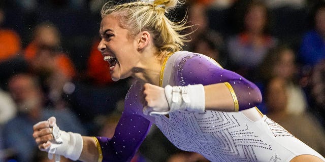 La gimnasta de LSU Tigers, Olivia Dunne, reacciona después de competir en el Campeonato de Gimnasia de la SEC en Gas South Arena en Duluth, Georgia, el 18 de marzo de 2023.