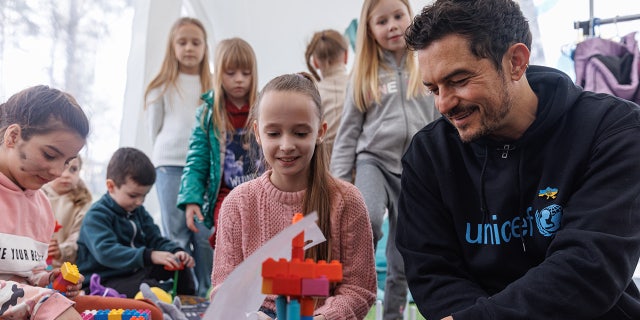 Ukrainian President Volodymyr Zelenskyy thanked Bloom for using his platform for a good cause.