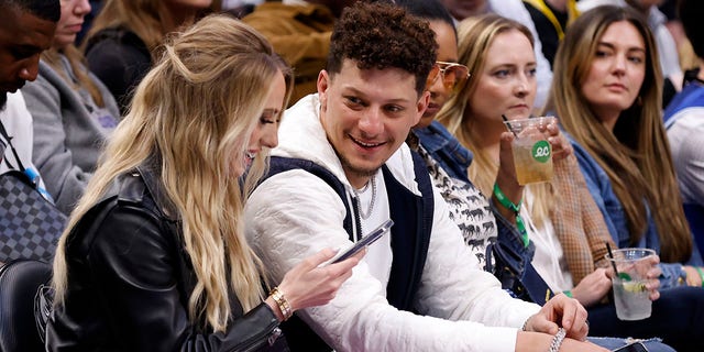 Kansas City Chiefs quarterback Patrick Mahomes and his wife, Brittany Mahomes, sit courtside during a game between the Dallas Mavericks and the Los Angeles Lakers at the American Airlines Center on February 26, 2023 in Dallas , Texas.