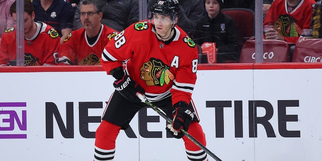 Patrick Kane looking to pass