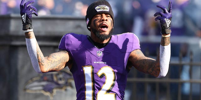 Baltimore Ravens #12 Rashod Bateman reacciona durante el juego contra los Minnesota Vikings en el M&T Bank Stadium el 7 de noviembre de 2021 en Baltimore.