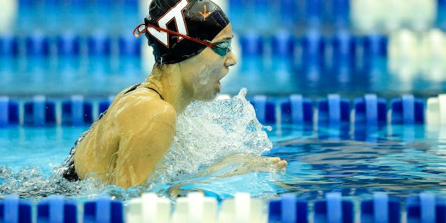 Reka Gyorgy compite en el combinado individual femenino de 400 m durante el Campeonato Abierto de Estados Unidos de Toyota en el Centro Acuático de Greensboro el 13 de noviembre de 2020 en Greensboro, Carolina del Norte.