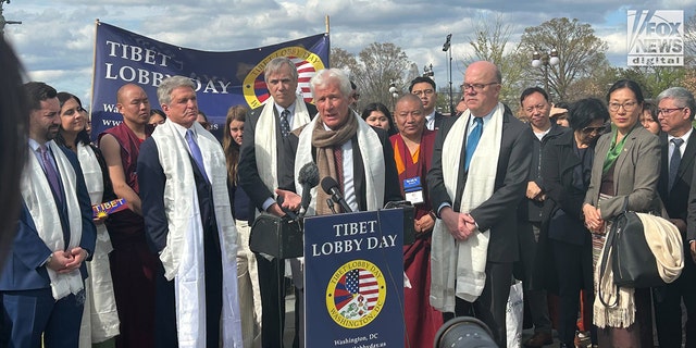 Famous Hollywood actor Richard Gere joined Democrats and Republicans on Capitol Hill to condemn "Abuses" Chinese Communist Party toward the Tibetan people.