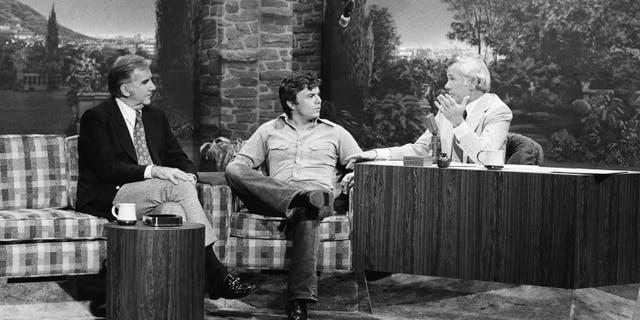 Johnny Carson, Robert Blake and Ed McMahon chat on Johnny's late night talk show