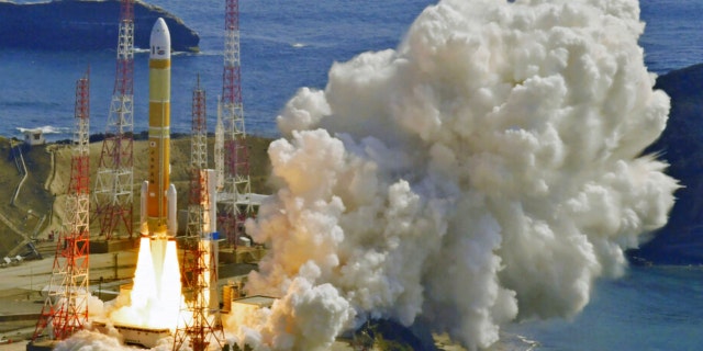 Roket H3 lepas landas dari Tanegashima Space Center di Kagoshima, Jepang selatan, Selasa, 7 Maret 2023.