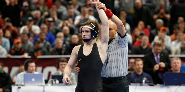 Spencer Le, of Iowa defeats Nathan Tomasello, of Ohio State, in the 125 weight class during the Division I Men's Wrestling Championship held at Quicken Loans Arena on March 16, 2018, in Cleveland, Ohio.