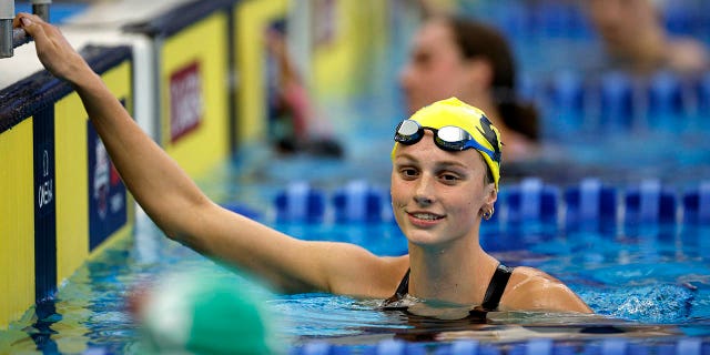 Summer McIntosh reacciona después de ganar la final combinada individual femenina de 400 m durante el Campeonato Abierto de Estados Unidos de Toyota en el Centro Acuático de Greensboro el 2 de diciembre de 2022 en Greensboro, Carolina del Norte.