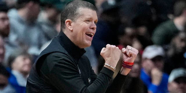 Fairleigh Dickinson head coach Tobin Anderson reacts after a basket against Purdue in Columbus, Ohio, Friday, March 17, 2023.