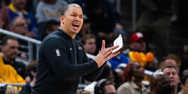 LA Clippers head coach Ty Lue in the first quarter against the Indiana Pacers at Gainbridge Fieldhouse in Indianapolis on December 31, 2022.