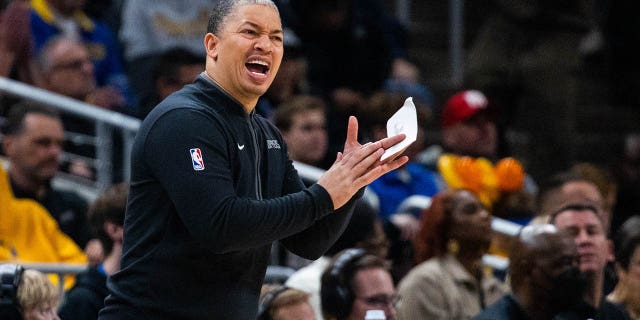 LA Clippers head coach Ty Lue in the first quarter against the Indiana Pacers at Gainbridge Fieldhouse in Indianapolis on December 31, 2022.