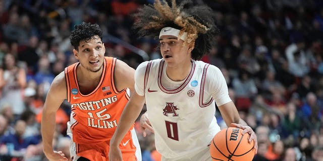 Arkansas' Anthony Black drives next to Illinois' RJ Melendez during the second half of a first round college basketball game in the NCAA Tournament on Thursday, March 16, 2023, in Des Moines, Iowa. 