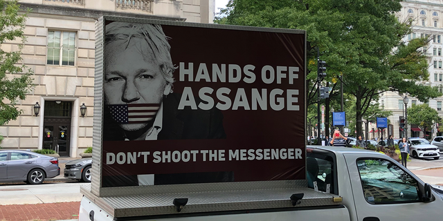 Julian Assange sign