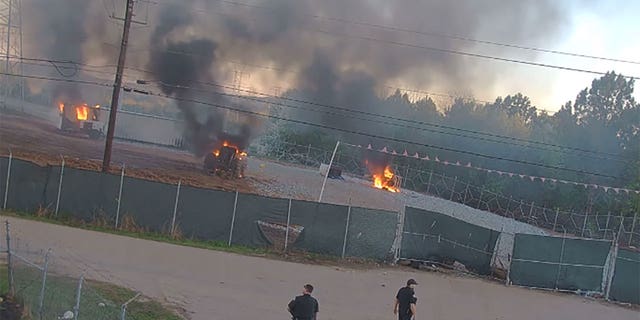 La police d'Atlanta a déclaré que des manifestants avaient incendié du matériel et jeté des explosifs sur des agents.