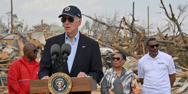 The Bidens were visiting Rolling Fork, Mississippi, a week aft it was devastated by a tornado that ripped done the confederate state, sidesplitting astatine slightest 25 people.
