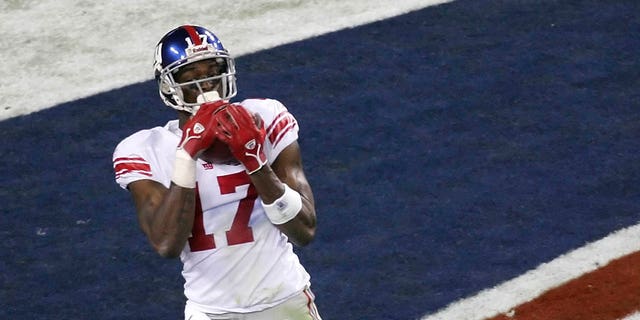 El receptor abierto de los New York Giants, Plaxico Burress, atrapa un pase de touchdown de 13 yardas en el último cuarto contra los New England Patriots en el Super Bowl XLII el 3 de febrero de 2008 en el University of Phoenix Stadium en Glendale, Pennsylvania, Arizona.  Los Gigantes derrotaron a los Patriotes 17-14. 