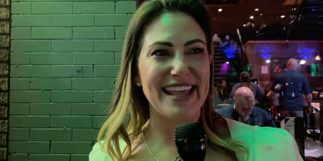 Aimee from New Braunfels Texas praises Joe Rogan's caller drama club.