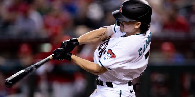 El jardinero izquierdo de los Diamondbacks de Arizona, Corbin Carroll, en el plato durante un juego contra los Filis de Filadelfia el 30 de agosto de 2022 en el Chase Field en Phoenix, Arizona.