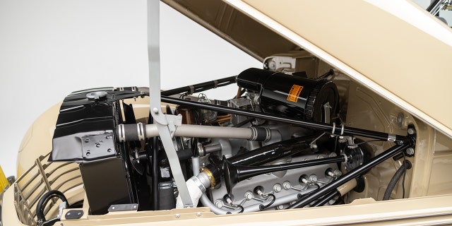 The Cord's engine is a 289 cubic-inch eight-cylinder.