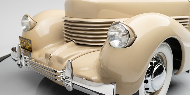 The Cord's headlamps are landing lights from an aircraft.