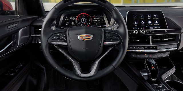 Super Cruise uses an indicator light on the steering wheel to let the driver know when it is activated.