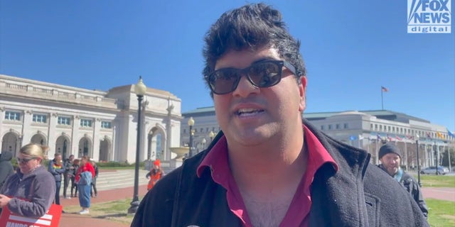 Branav, tinggal di DC dekade terakhir, kata pejabat terpilih yang mereka pilih adalah orang-orang yang harus memutuskan apa yang terbaik bagi warga. Dia mengatakan hukum pidana lokal disalahartikan sebagai kejahatan ringan tetapi masih memberikan hukuman yang keras.