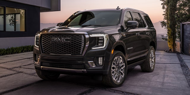 Model trim GMC Denali masih akan hadir dengan OnStar premium.