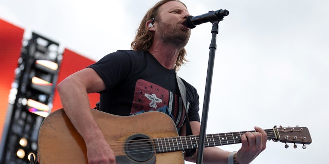 Dierks Bentley explained how his tenth studio album, "Gravel &amp; Gold," ranges from bluegrass music tracks to traditional country music.