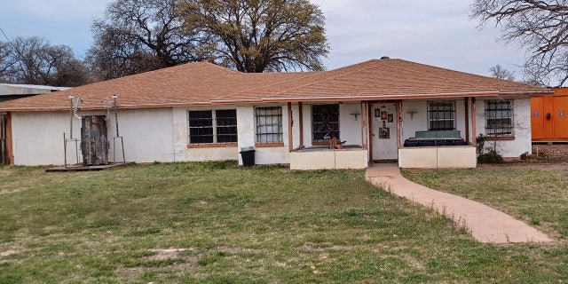 'Haunted' Texas home filled with caskets and skeletons listed for sale at $125K 2 The exterior of the interstate-facing property does not prepare the viewer for haunting sights that live inside.
