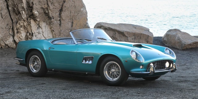Ferrari 250 GT SWB California Spider tahun 1962 adalah salah satu dari hanya 37 unit yang dibuat.