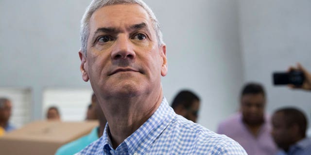 Candidato presidencial dominicano, exsecretario del Tesoro entre 19 atrapados en investigaciones de corrupción 4 El excandidato presidencial dominicano Gonzalo Castillo fue una de las 18 personas arrestadas por las autoridades por su participación en un esquema de malversación de $347 millones.