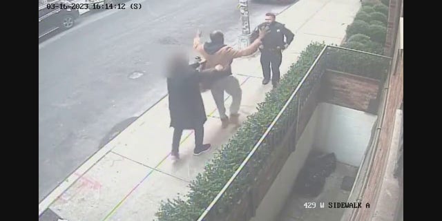 U.S. Attorney Damian Williams thanked a "heroic" Good Samaritan who helped NYPD officers apprehend a fleeing suspect who was brandishing multiple firearms.