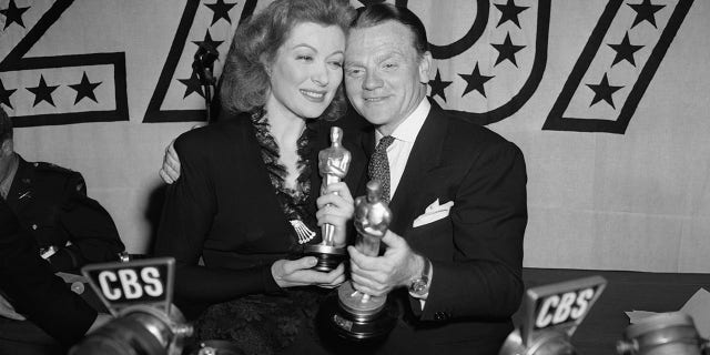 Actress Greer Garson won the Academy Award for Best Actress for her role in Mrs. Miniver, and actor James Cagney won the Academy Award for Best Actor for his role in Yankee Doodle Dandy.