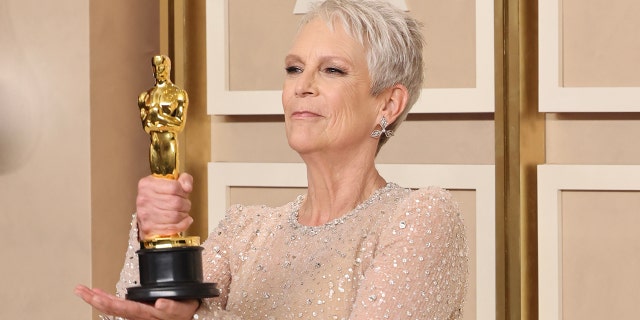 Jamie Lee Curtis sai rolli eest koju oma esimese parima naiskõrvalosa Oscari "Kõik Kõikjal Kõik korraga."
