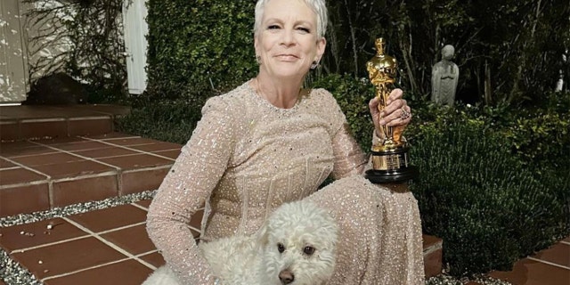 Pärast oma esimese Oscari võitmist võttis Jamie Lee Curtis oma koerajalutajaga ühendust enne kui keegi teine.