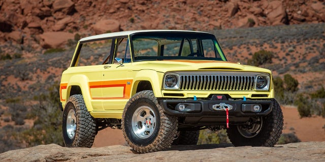 Wild retro and futuristic Jeep 4x4s debut in the desert Wild retro and futuristic Jeep 4x4s debut in the desert