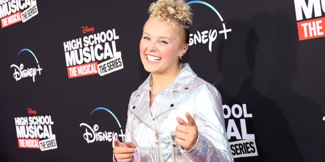 JoJo Siwa recalled realizing that she was gay during a trip to Disney World.