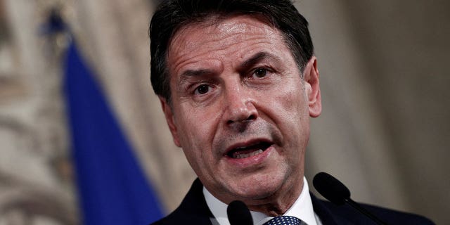 El ex primer ministro de Italia investigó las denuncias de mal manejo del brote de COVID 4 Giuseppe Conte habla con los medios de comunicación en Roma, Italia, el 20 de octubre de 2022. Conte está siendo investigado por su manejo de la pandemia de COVID-19.