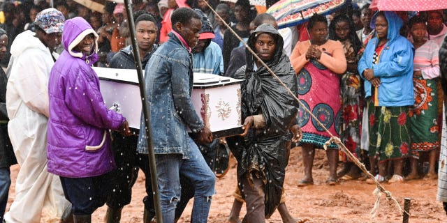 El huracán Freddy se disipa después de matar a cientos en Malawi, Mozambique 4 Cientos de personas murieron en Mozambique y Malawi a raíz del huracán Freddy.