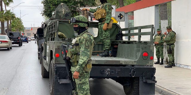 Tentara tentara Meksiko mempersiapkan misi pencarian empat warga AS yang diculik pria bersenjata di Matamoros, Meksiko, Senin, 6 Maret 2023. 
