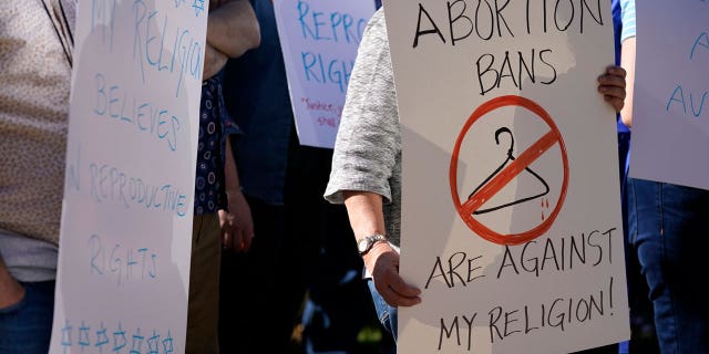 A proposal pushed by Missouri activists would allow for a referendum on a constitutional amendment protecting abortion at the state level.